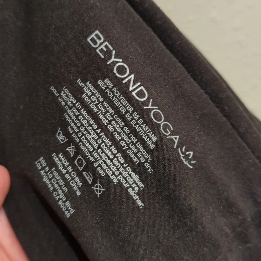 Beyond Yoga Infinity Warm Scarf Zip Pocket Black